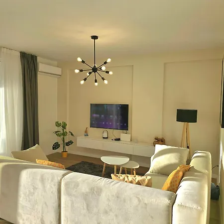 Sunny - 295 Apartment